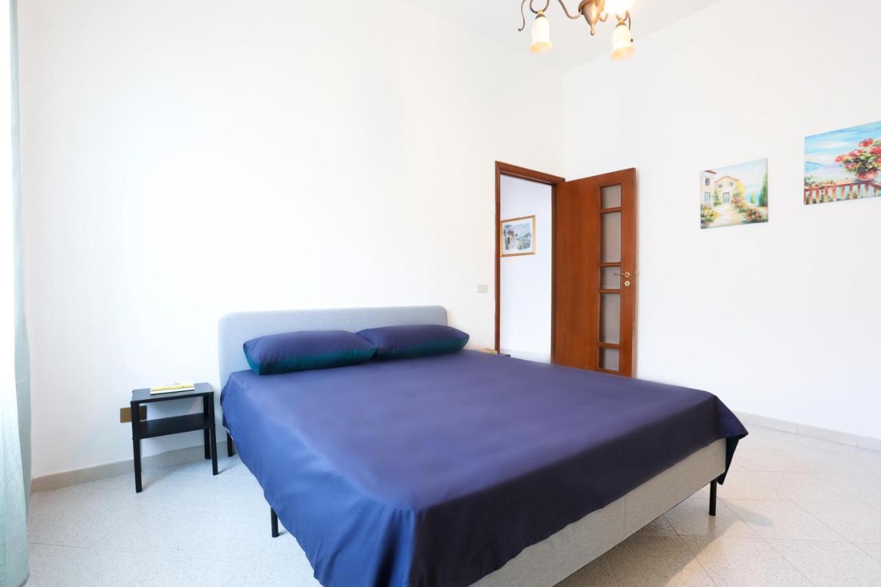 Bright Apartment Near The Sea With Parking Salerno Eksteriør billede