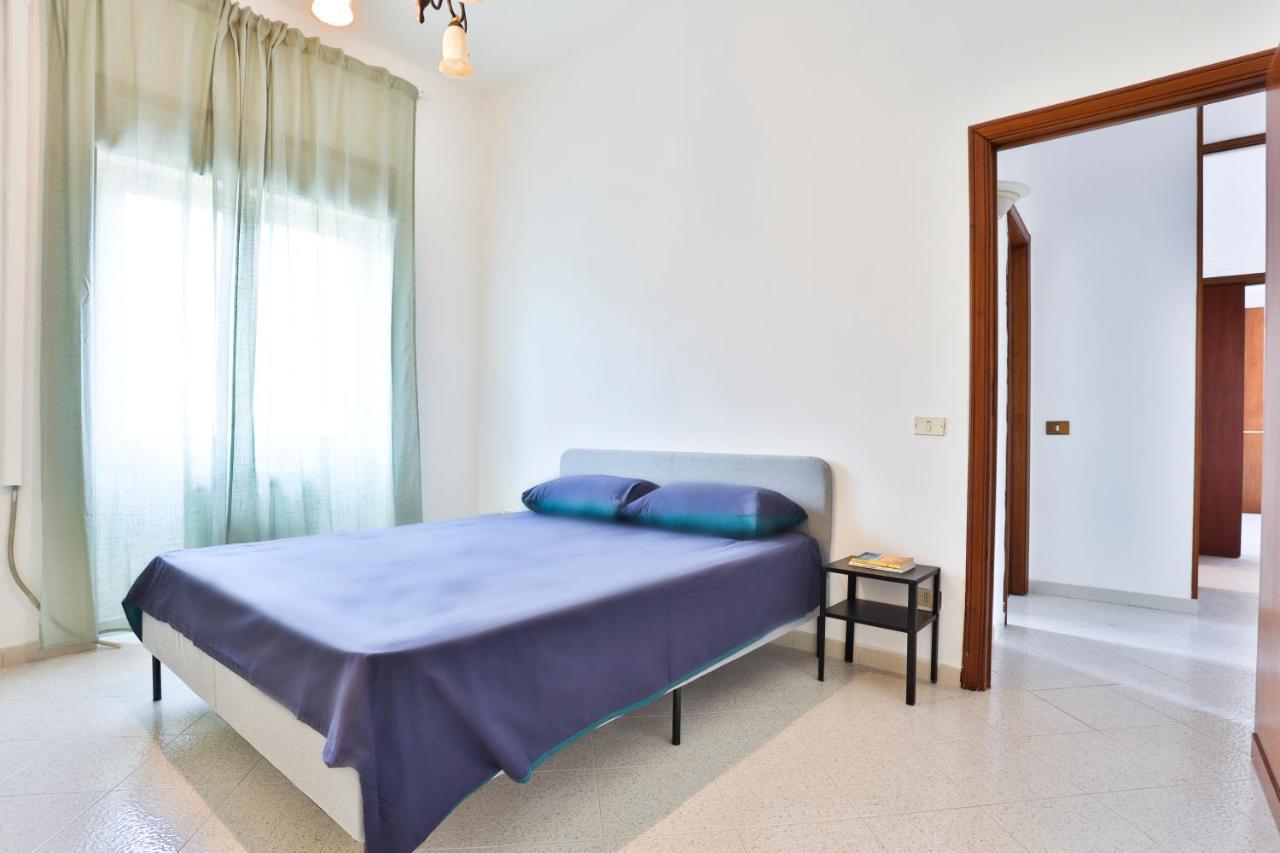 Bright Apartment Near The Sea With Parking Salerno Eksteriør billede