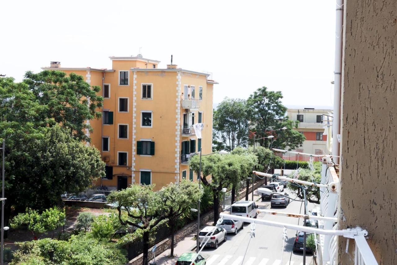 Bright Apartment Near The Sea With Parking Salerno Eksteriør billede