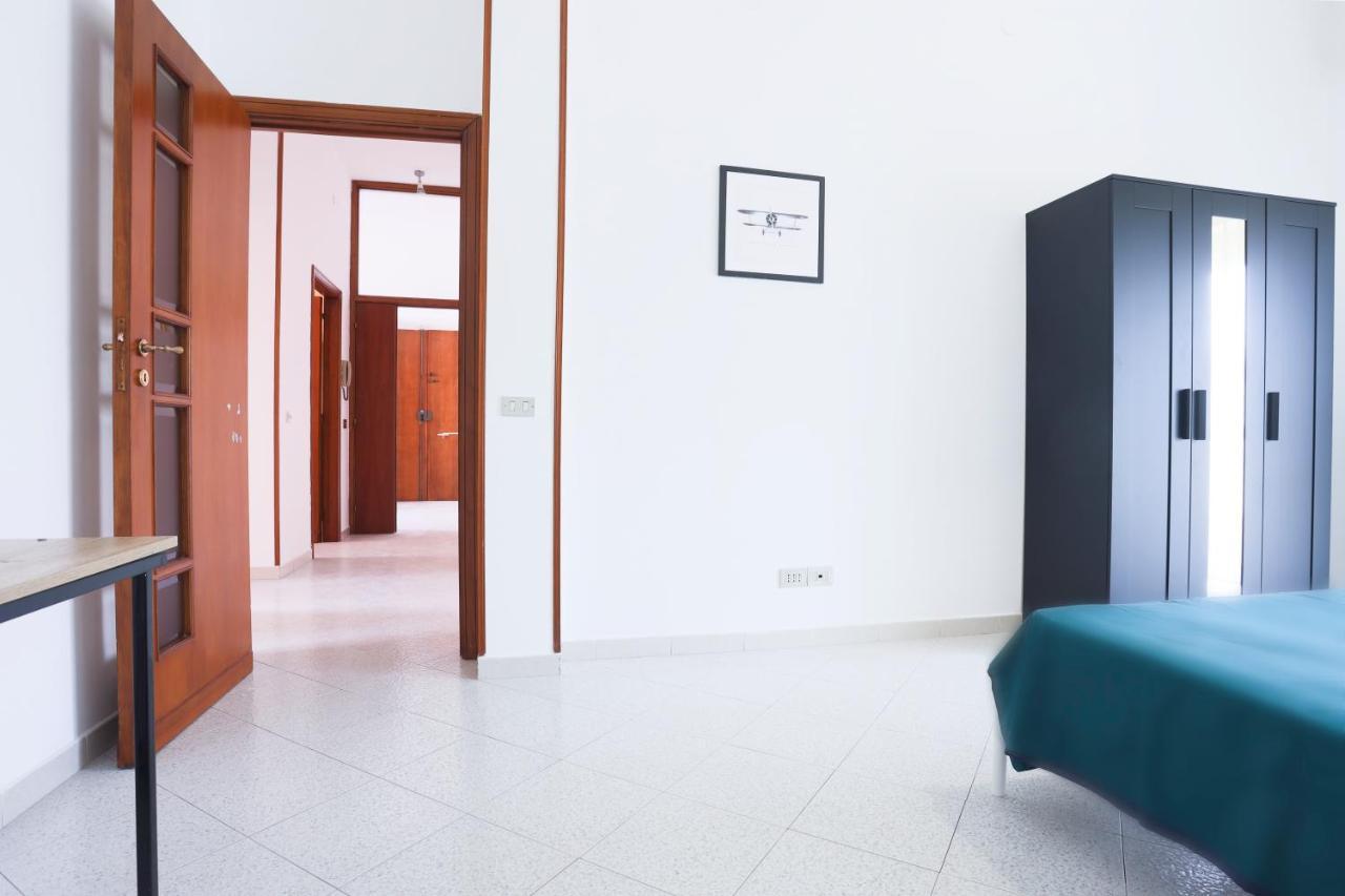 Bright Apartment Near The Sea With Parking Salerno Eksteriør billede