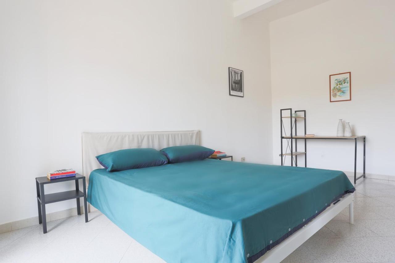 Bright Apartment Near The Sea With Parking Salerno Eksteriør billede