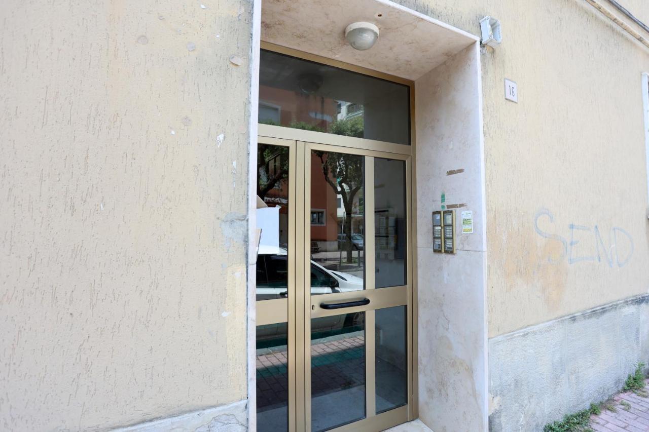 Bright Apartment Near The Sea With Parking Salerno Eksteriør billede