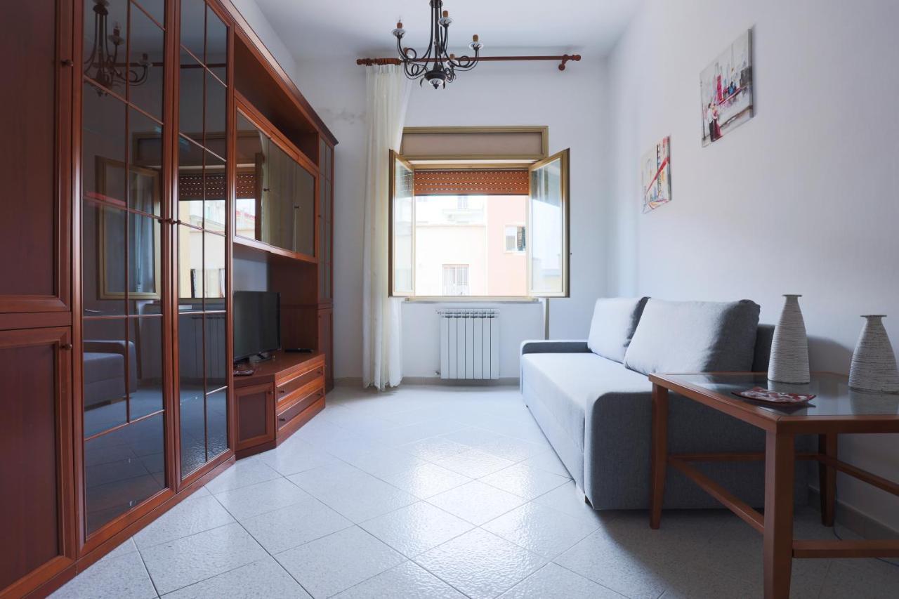 Bright Apartment Near The Sea With Parking Salerno Eksteriør billede
