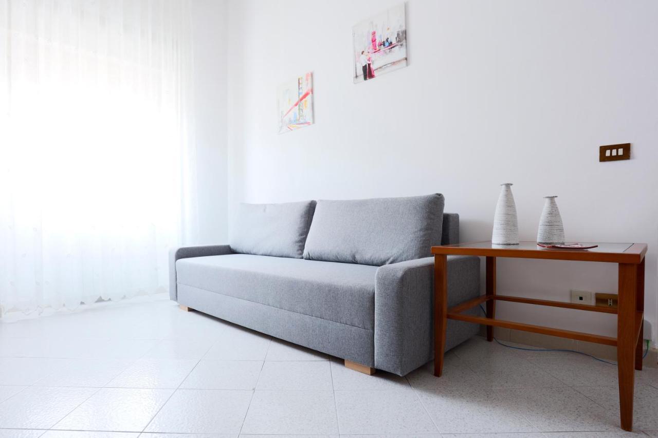 Bright Apartment Near The Sea With Parking Salerno Eksteriør billede