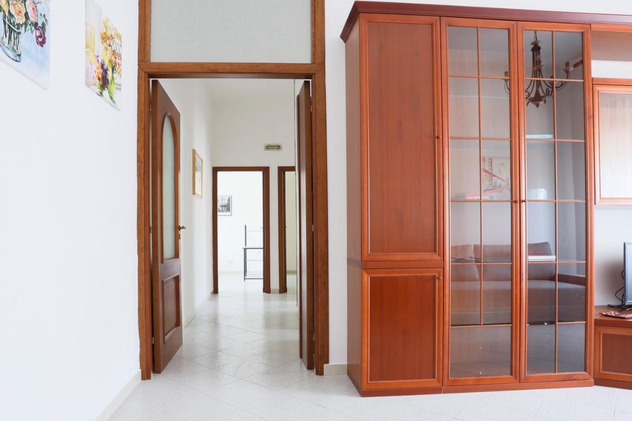 Bright Apartment Near The Sea With Parking Salerno Eksteriør billede