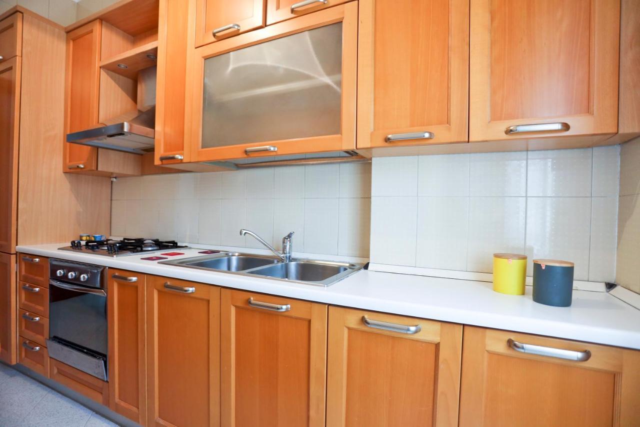 Bright Apartment Near The Sea With Parking Salerno Eksteriør billede