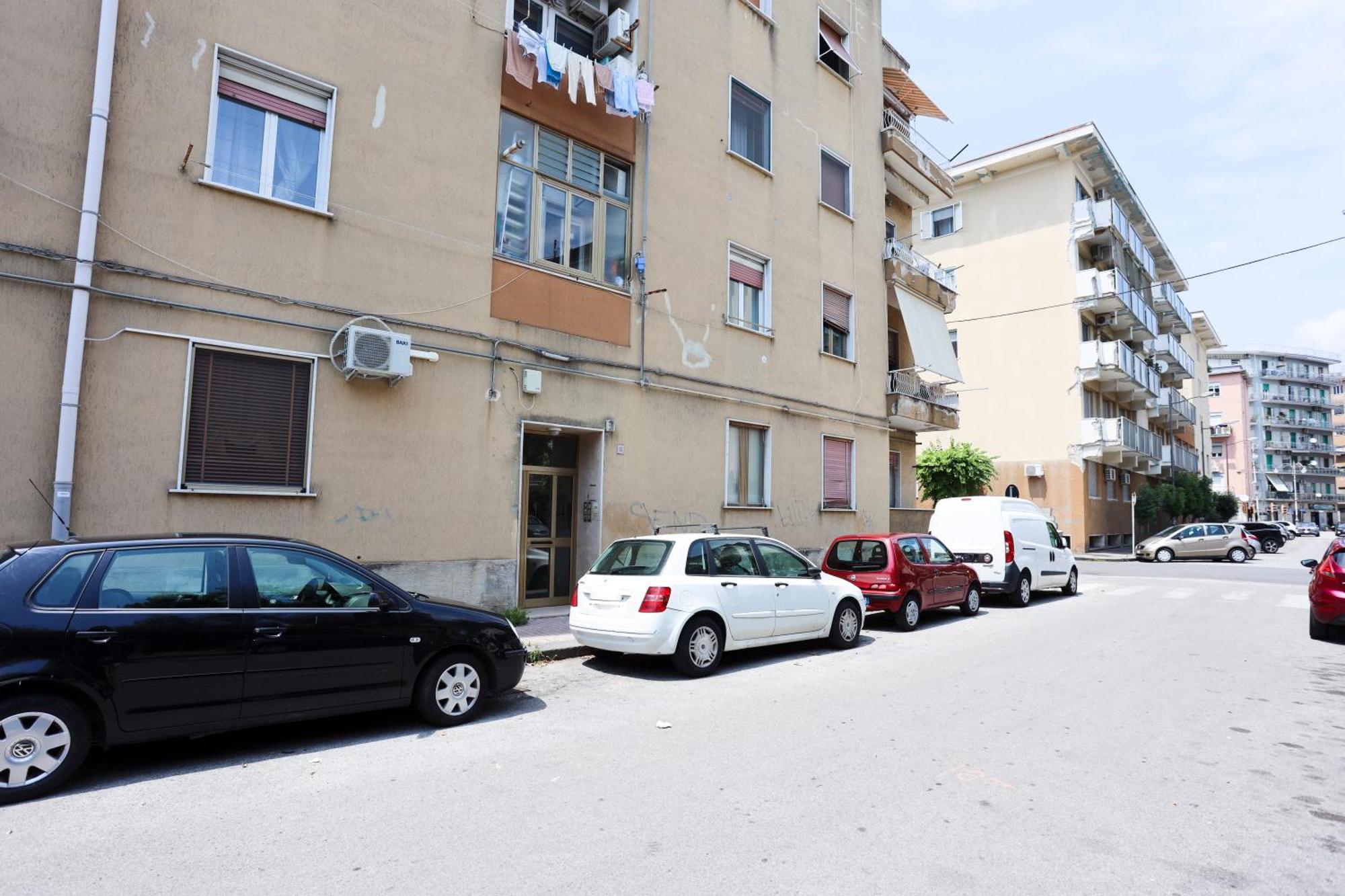 Bright Apartment Near The Sea With Parking Salerno Eksteriør billede